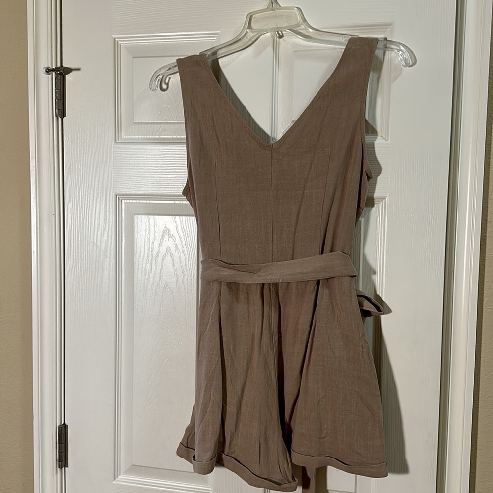 Tan romper with pockets! - Picture 3 of 3